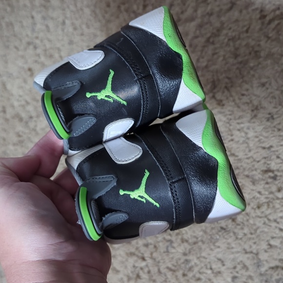 Jordan 6 Rings - Picture 5 of 7